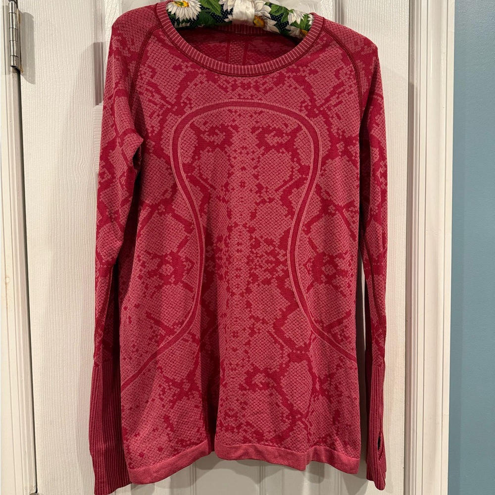 Lululemon Swifty Tech Long SleeveTop Sz10 Snakeskin Heathered Cranberry EUC